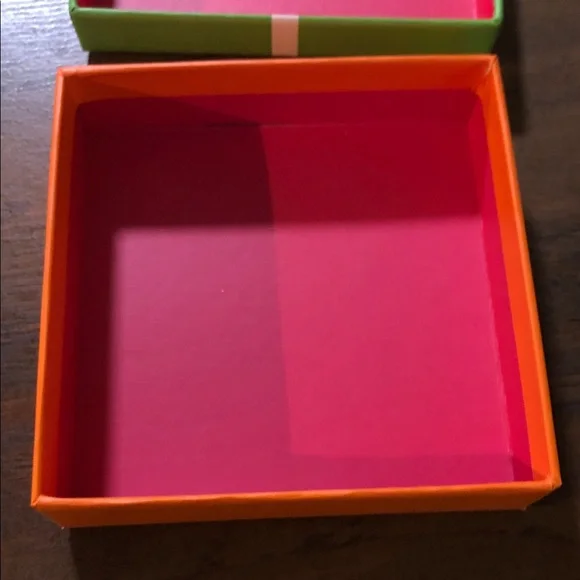 JCPenney Lime Gift Box with White Ribbon Design - Picture 7 of 10